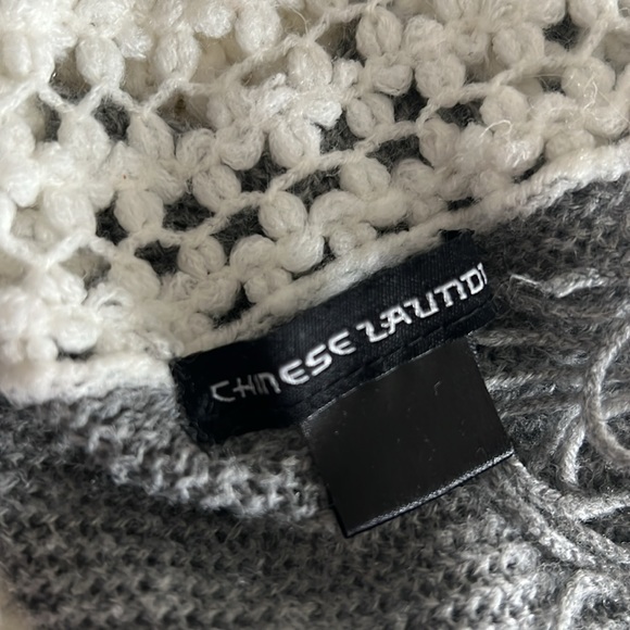 CL Infinity Crochet-Knit Scarf in White & Grey - Picture 3 of 3